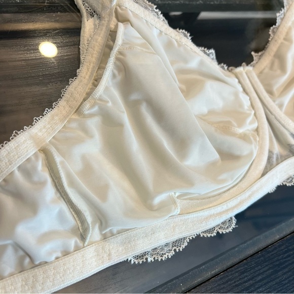 Amoena Aurelie Size 34D Wired Mastectomy Bra Lace & Gold Tone Detailing - Picture 9 of 15